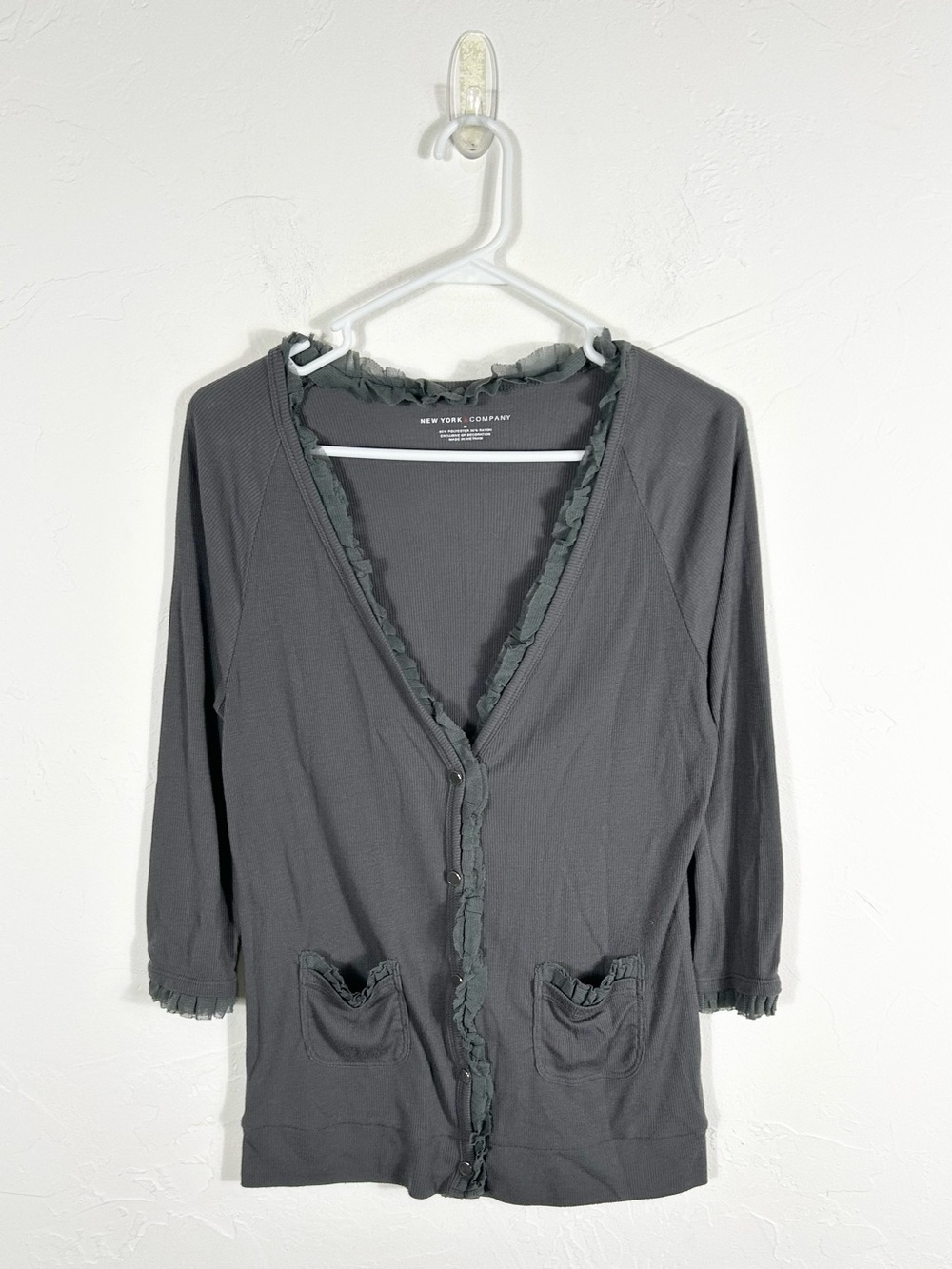 New York & Company Charcoal Gray Ruffle Trim Cardigan Sweater Size M Ribbed 3/4